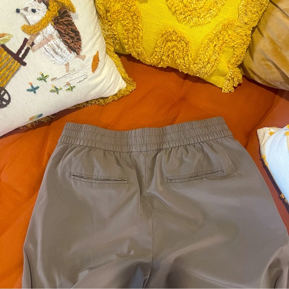 Banana Republic Lightweight Taupe Joggers - Picture 6 of 7